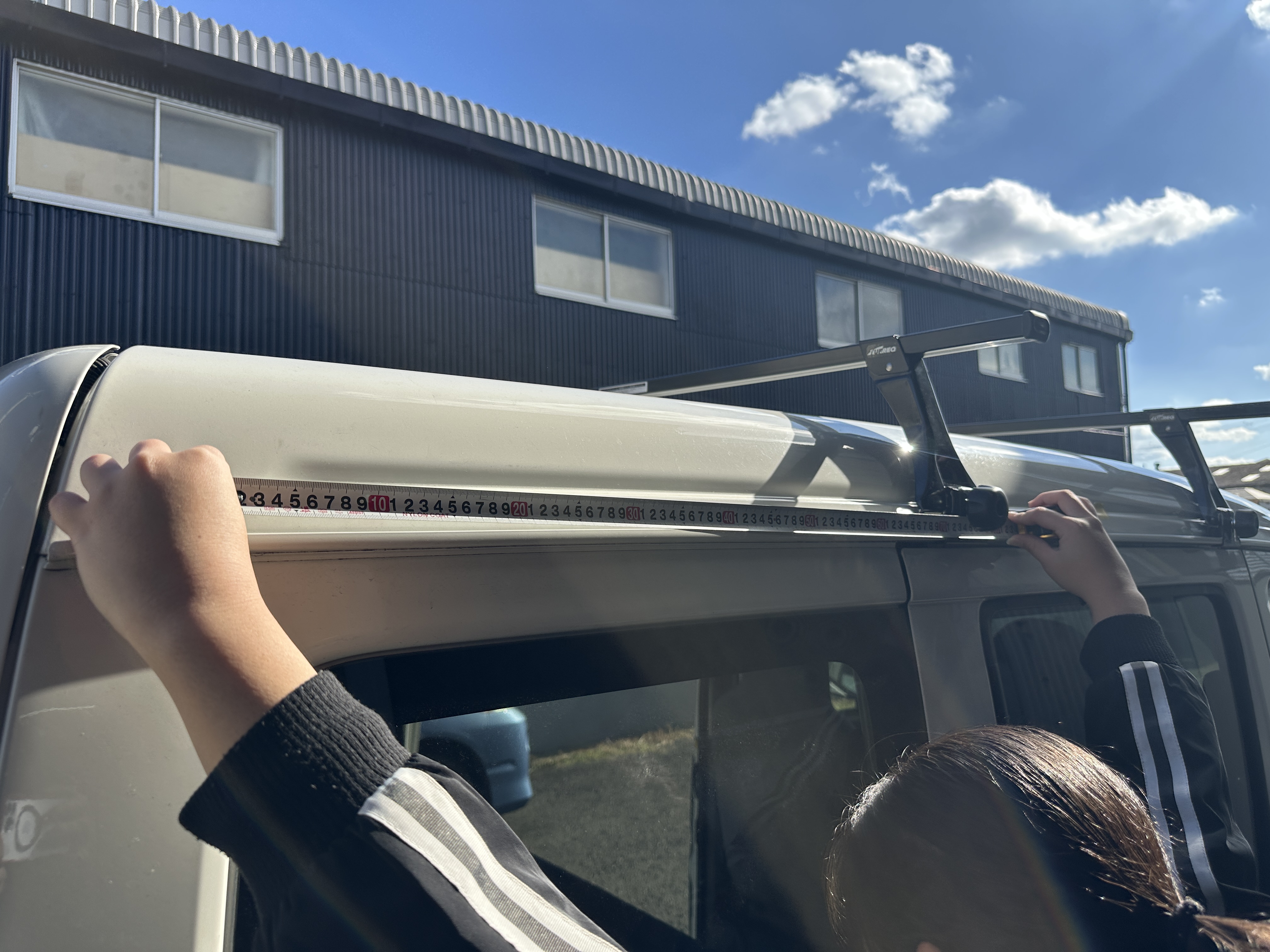 キャリアのセンターの寸法取ります