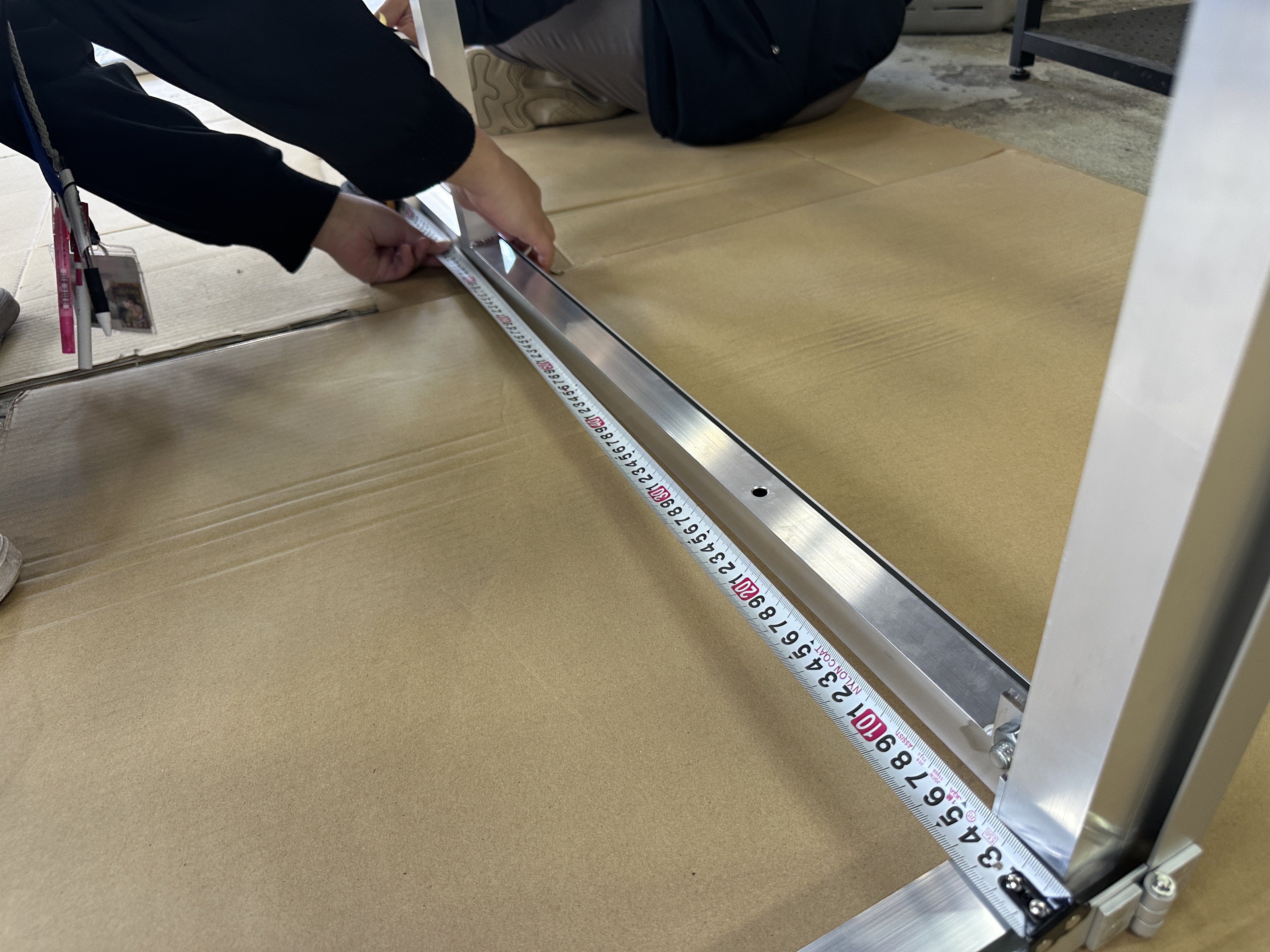 T型ブランケットの取り付け位置を決めます